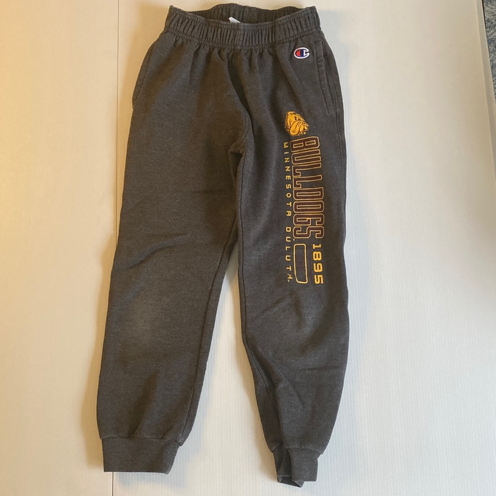 Champion UMD bulldogs youth size 7-8 grey sweatpants